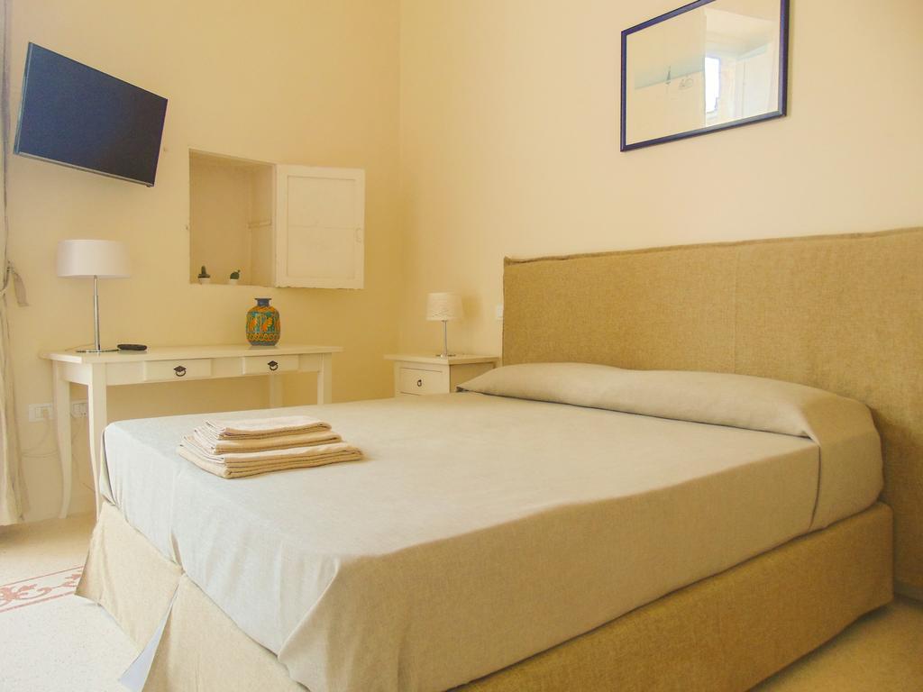 4 Balconi Rooms-Boutique B&B Lecce Exterior photo